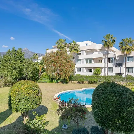 Charming Townhouse With Pool In Nueva Andalucia Holiday home