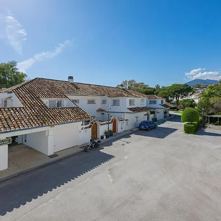 Holiday home Charming Townhouse With Pool In Nueva Andalucia Marbella