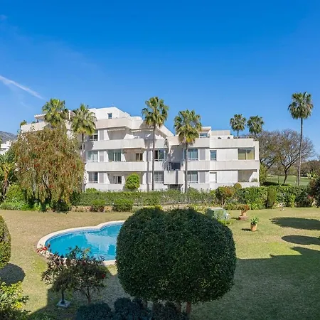 Holiday home Charming Townhouse With Pool In Nueva Andalucia
