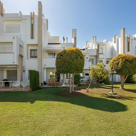 Charming Townhouse With Pool In Nueva Andalucia *