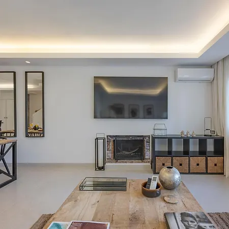 Charming Townhouse With Pool In Nueva Andalucia