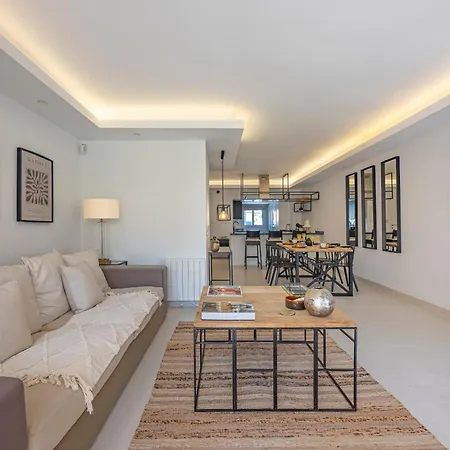 Charming Townhouse With Pool In Nueva Andalucia Holiday home *