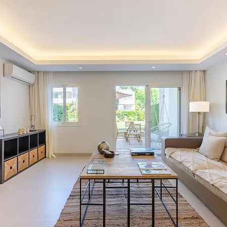 Charming Townhouse With Pool In Nueva Andalucia Holiday home
